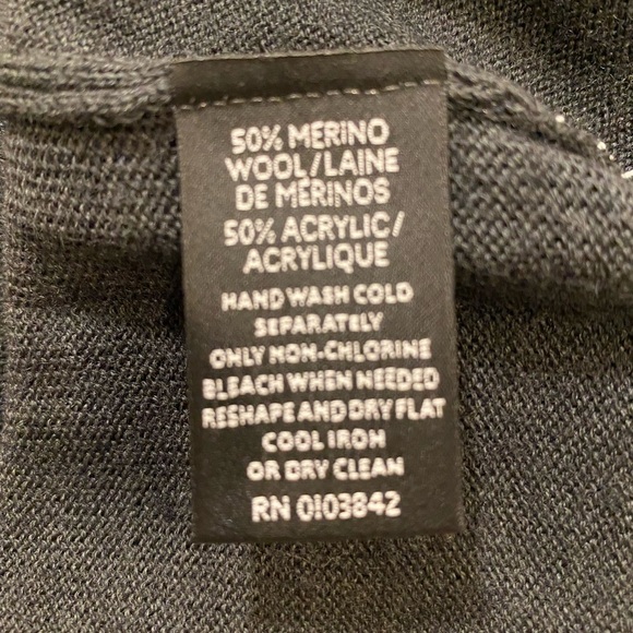 Neiman Marcus Men’s Merino Wool Blend Charcoal Gray Sweater, size Medium - Picture 7 of 8